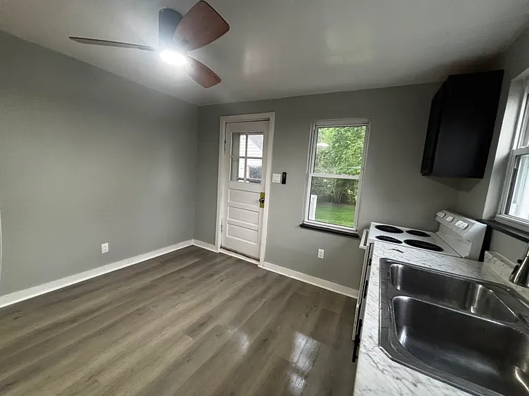 264 N Wall St — Photo 8