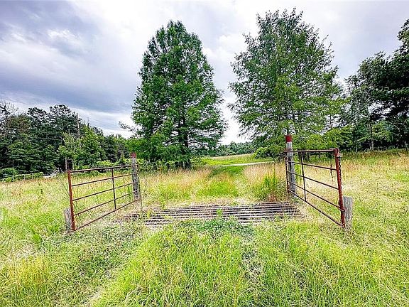 2nd image of 423 Bateman Rd