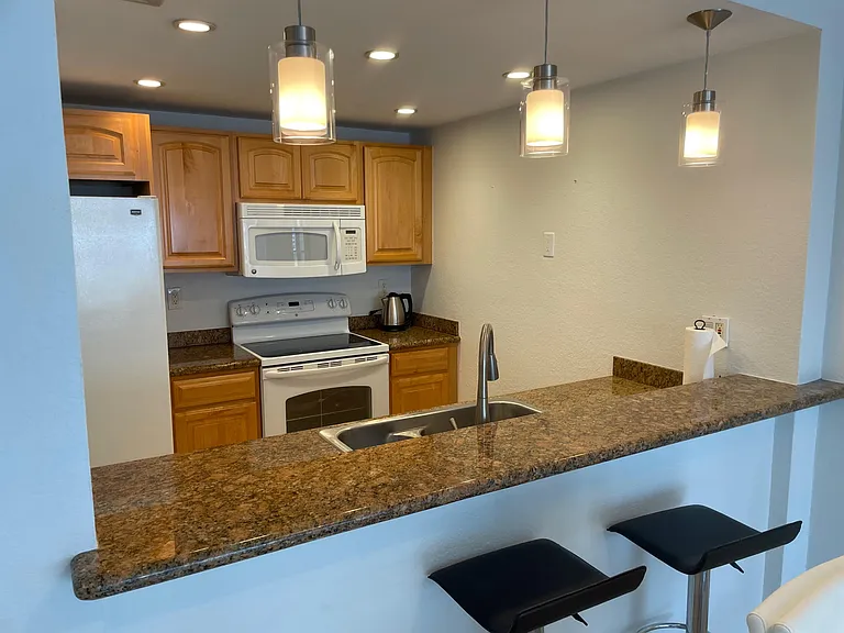600 NE 36th St #1717 — Photo 8
