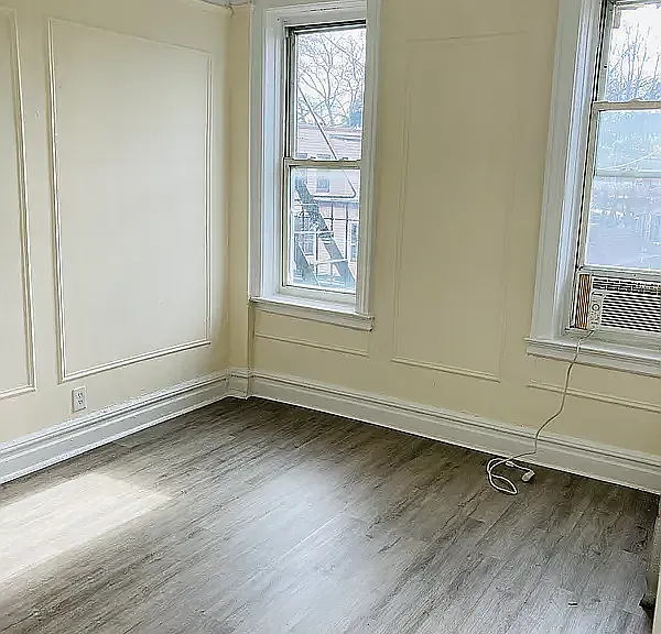 1323 E 16th St #B9 — Photo 3