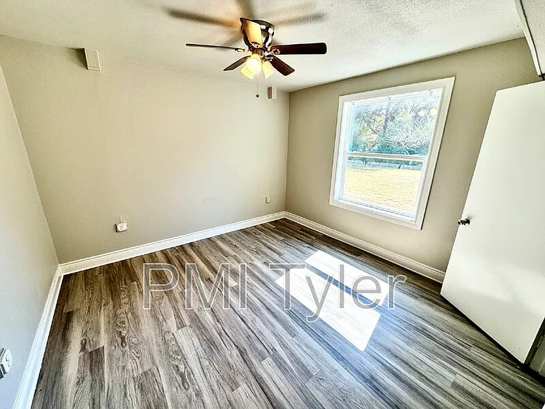1822 W Oakwood St — Photo 6