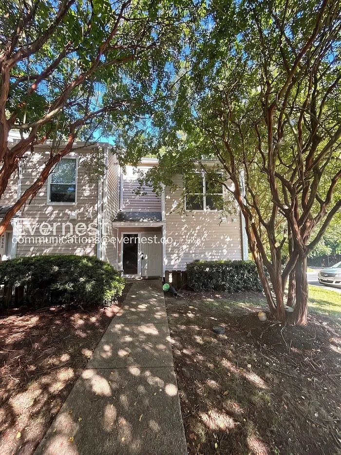 3 bed, 1.5 bath, 1130 sqft, $1,625 — Photo 1