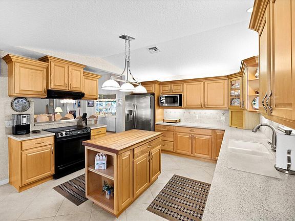 5th image of 2375 NW Cove View