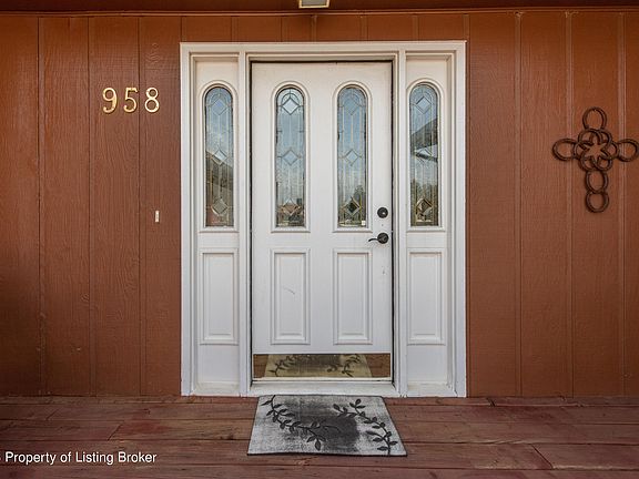 4th image of 958 9th Ave W