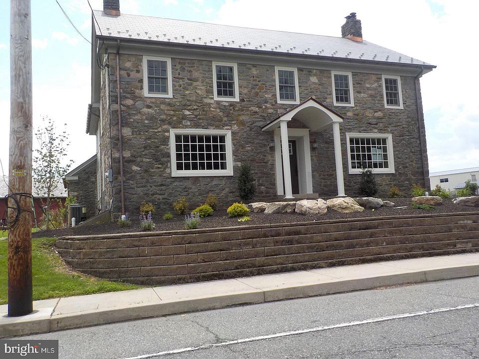 1st image of 220 N Main St
