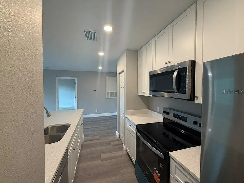 2 bed, 2.0 bath, 937 sqft, $1,650 — Photo 2