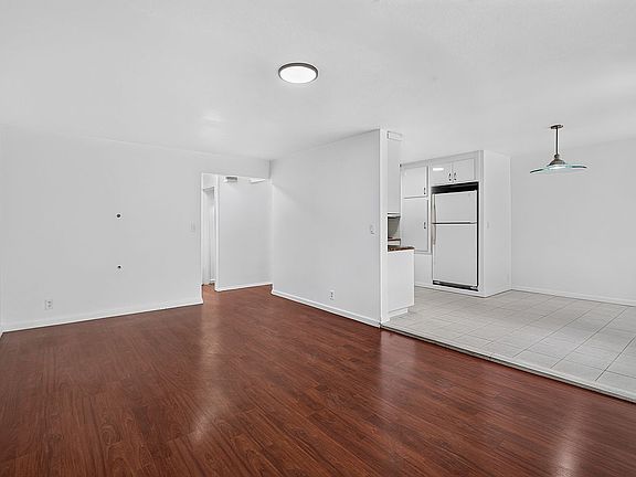 3rd image of 1122 E 57th St