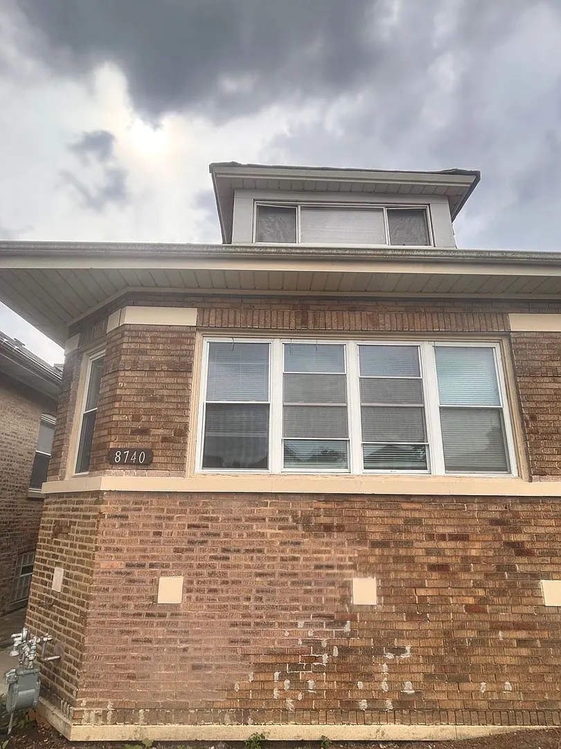 Spacious 4-Bedroom Brick Bungalow with Bonus Room — Photo 1