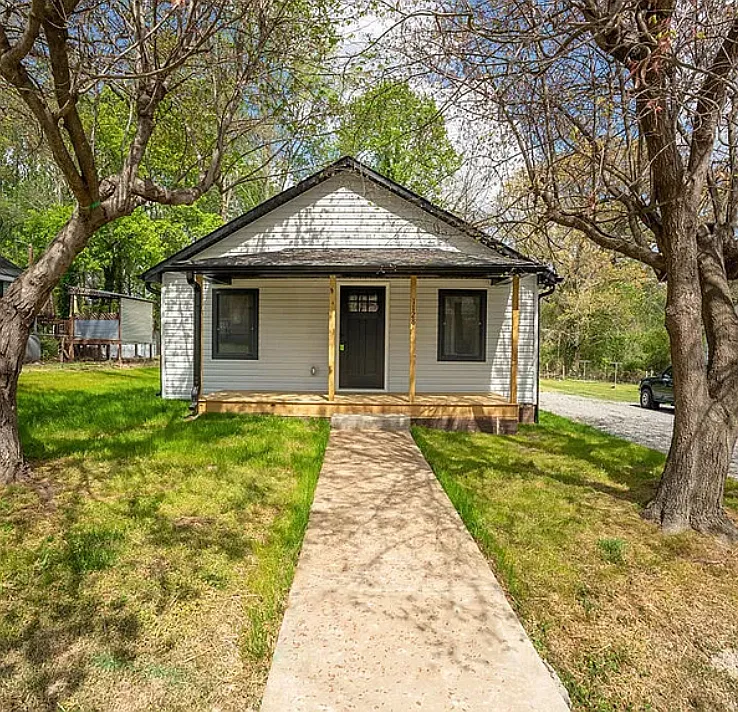1128 Rosehill Dr