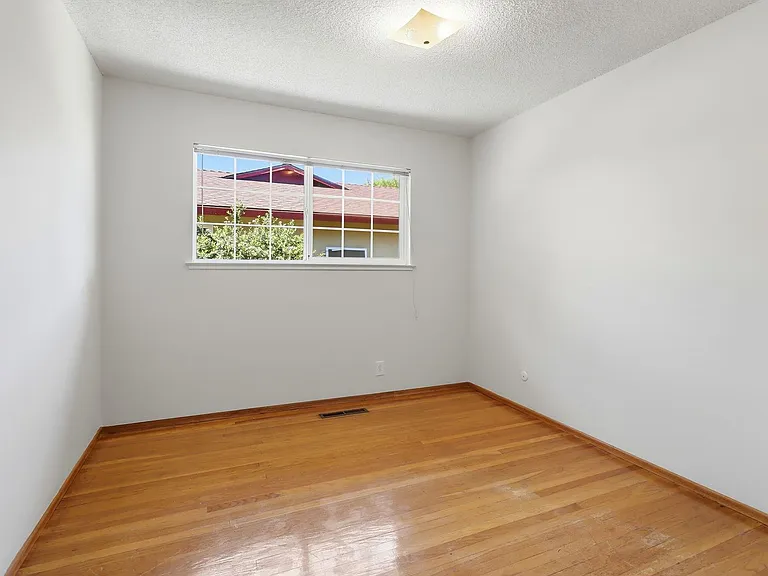 1571 Finch Way — Photo 21