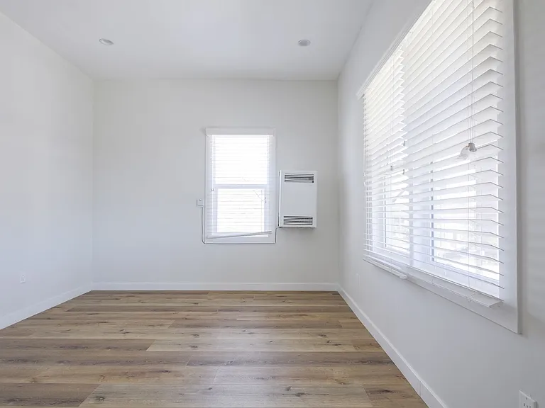 South Kenmore Apartments — Photo 20
