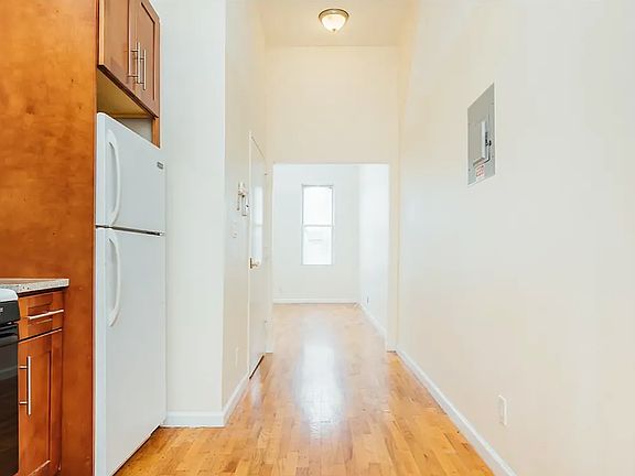 4th image of 237 Troutman St #1K