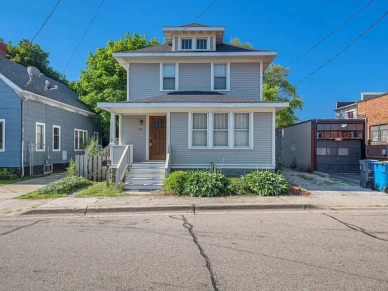 441 Forest St — Photo 1