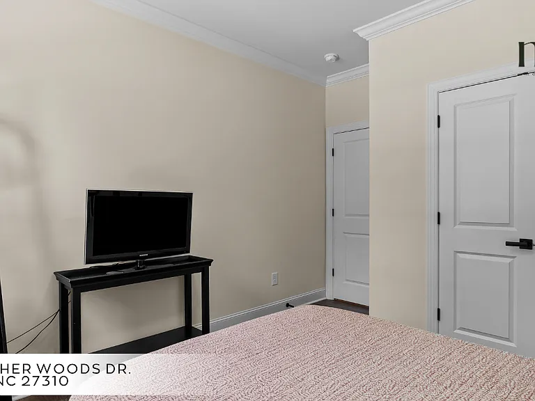 4660 Thatcher Woods Dr — Photo 1