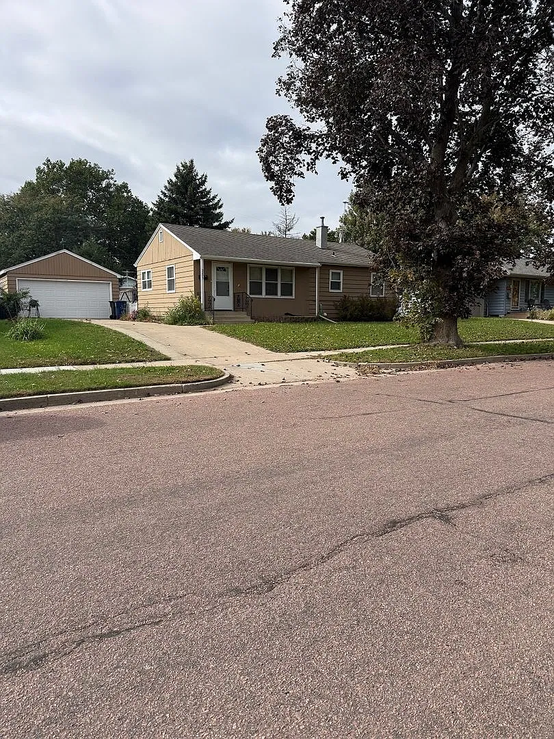 A Home with Benefits — Photo 2