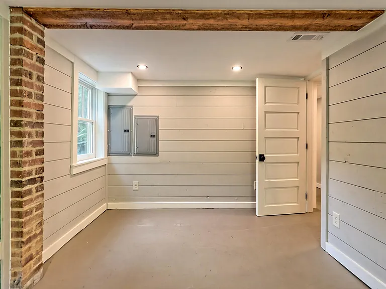 493 Valley St — Photo 44