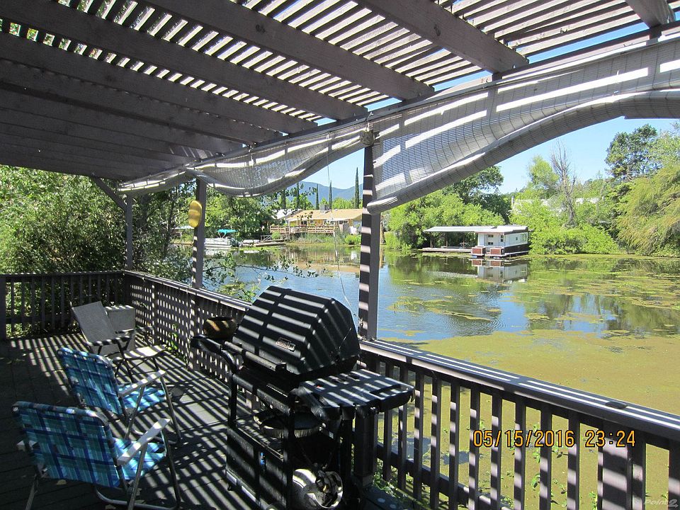 Waterfront rear deck