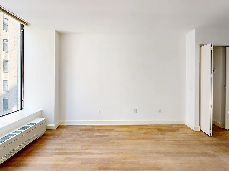 10 Hanover Square — Photo 92