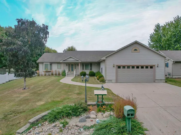 2131 Tori Ln, Marinette, WI 54143