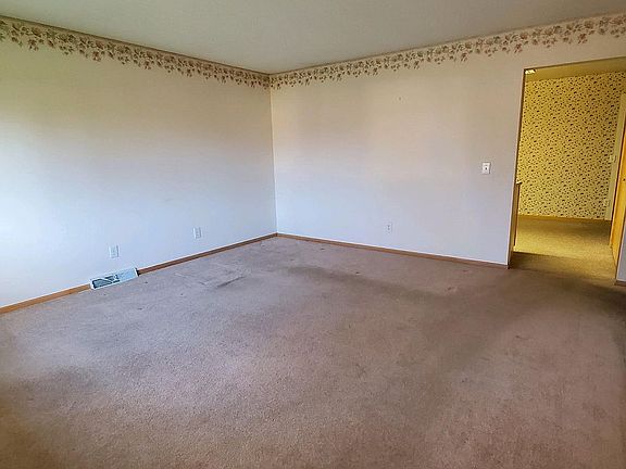 3rd image of 847 Kenilworth Ave