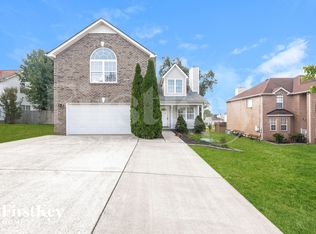 102 Mary Joe Martin Dr, La Vergne, TN 37086