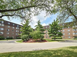 220 S Roselle Rd APT 401, Schaumburg, IL 60193