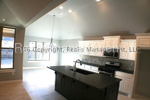5th image of 1415 W Canton Pl