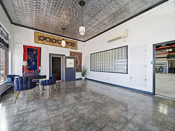 5th image of 1012 S Elgin Ave