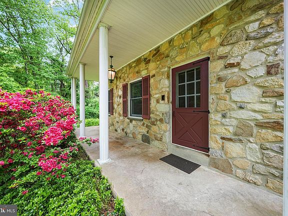 5th image of 681 Brintons Bridge Rd