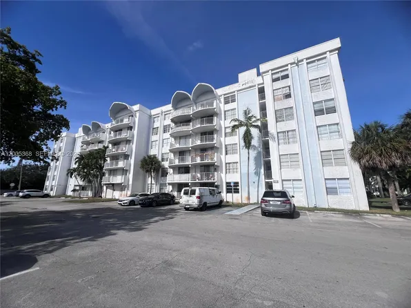 496 NW 165th Street Rd APT D414, Miami, FL 33169