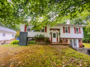 748 Togus Rd, Chelsea, ME 04330