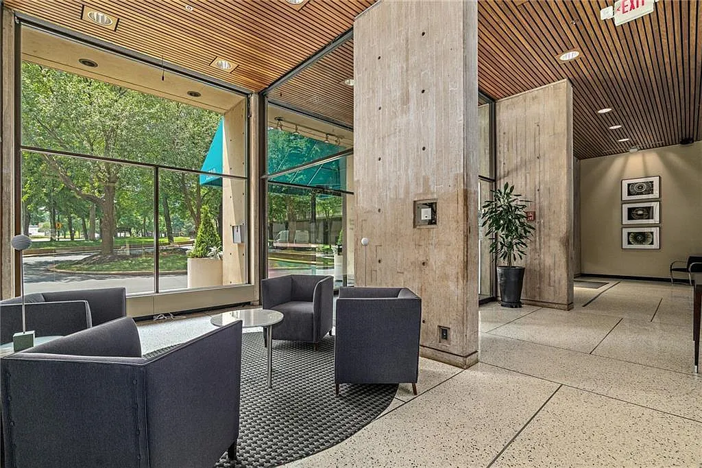 1 bed, 915 sqft, $1,900 — Photo 3