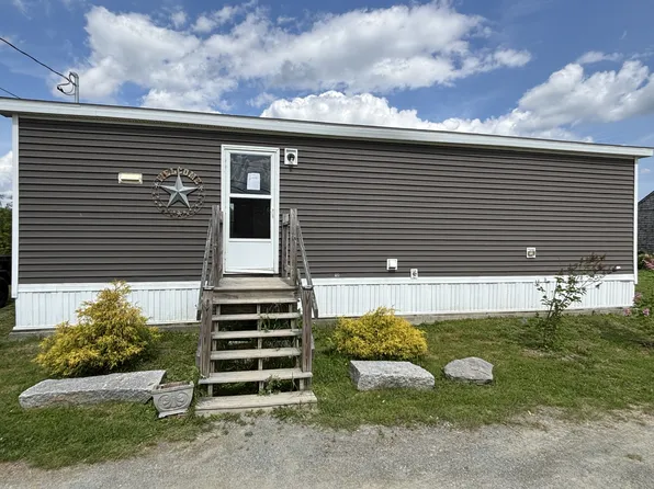 395 Moosehead Trl, Newport, ME 04953