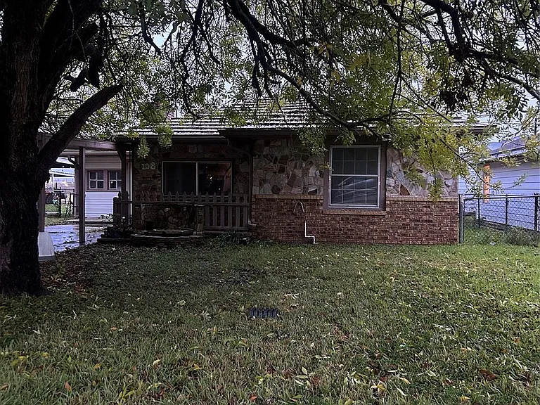 2018 N Avenue H — Photo 3