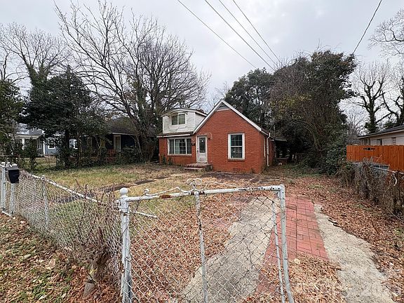 4th image of 2321 Dundeen St
