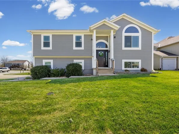 715 Madison Creek Ct, Raymore, MO 64083