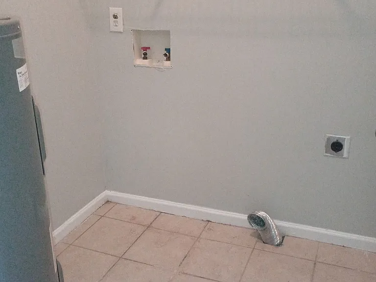 2804 Batavia St — Photo 2