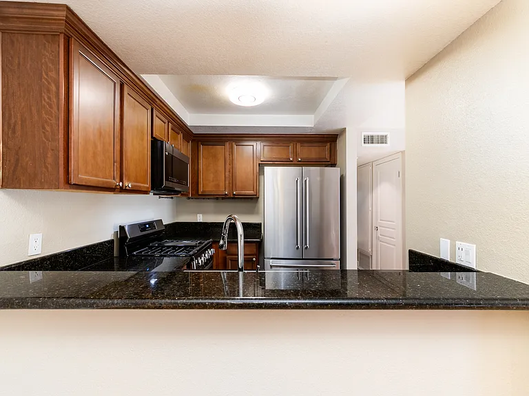 1633 S Bentley Ave #102 — Photo 8