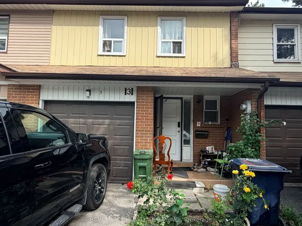101 Dundalk Dr #3, Toronto, ON M1P 4V1
