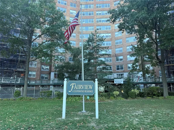 61-20 Grand Central Parkway #B1501, Forest Hills, NY 11375