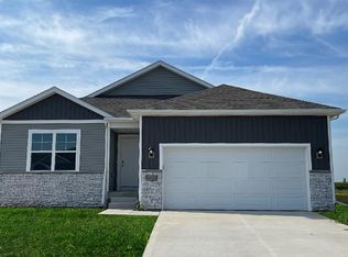 7520 Crossroads Dr SW, Cedar Rapids, IA 52404