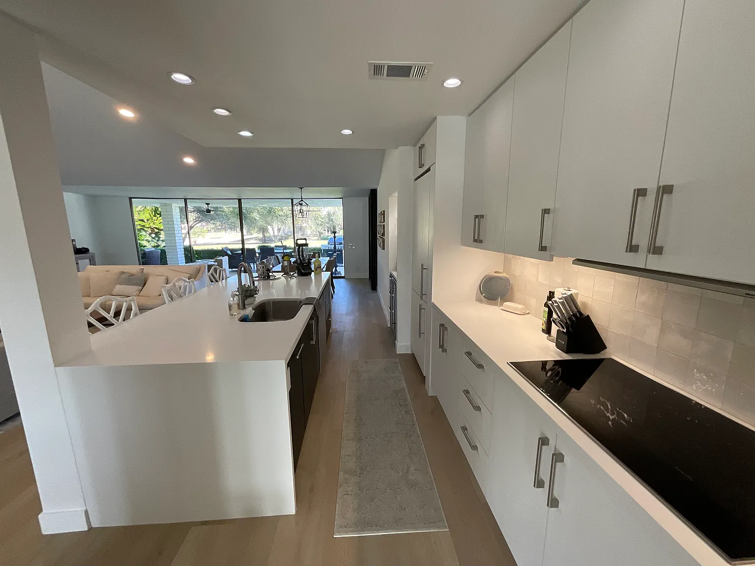 3 bed, 2748 sqft, $7,000 — Photo 4