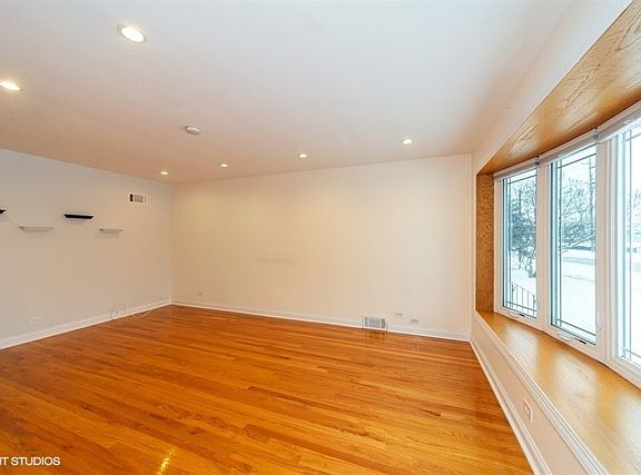 2nd image of 7339 W Montrose Ave
