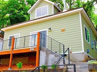 221 Sherman Ave, Hood River, OR 97031