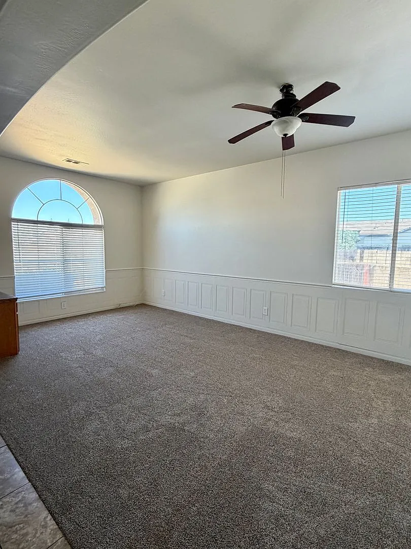 Spacious 5 Bedroom, 3 Bathroom Home in Stockdale Ranch Villas! — Photo 4