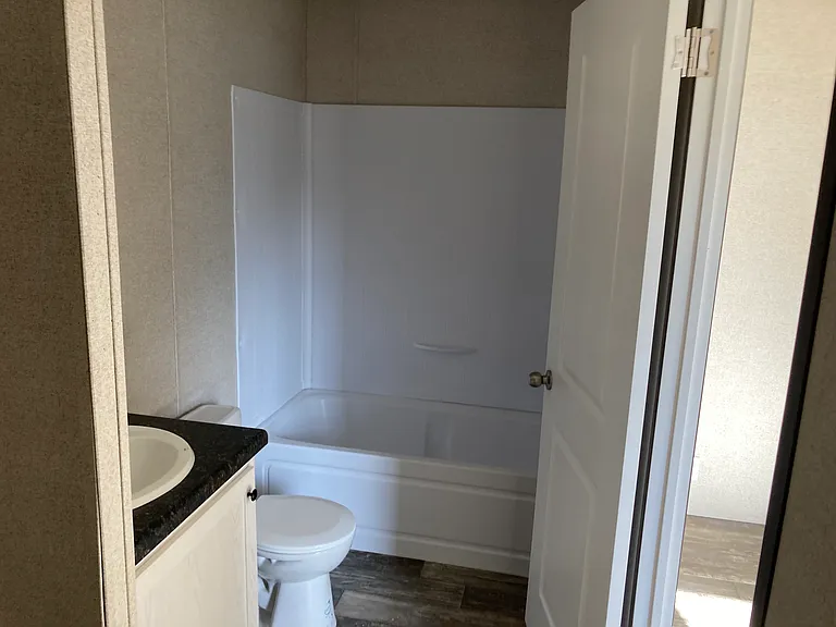 131 Grove Ln — Photo 3