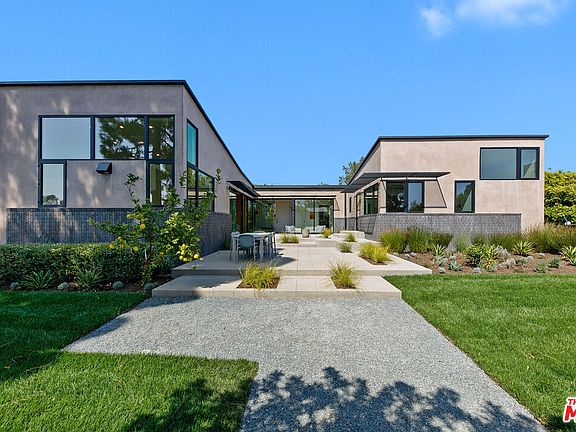 3rd image of 6565 Dume Dr