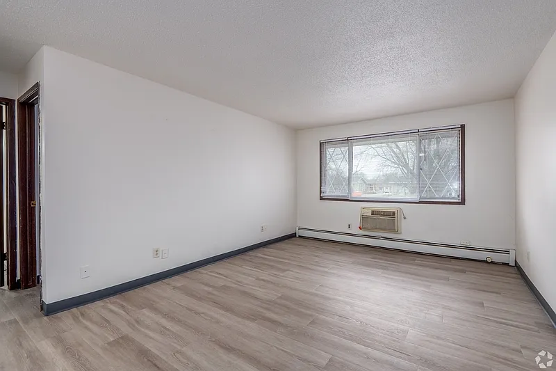 2 bed, 1.0 bath, $999 — Photo 3
