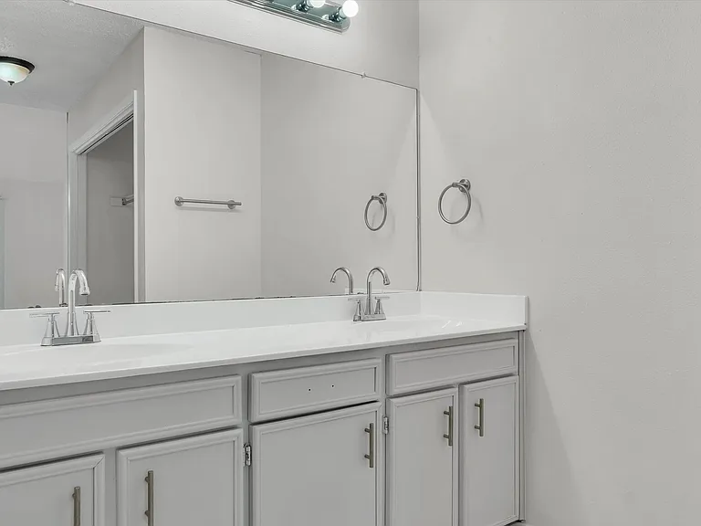 332 W Corporate Dr — Photo 10