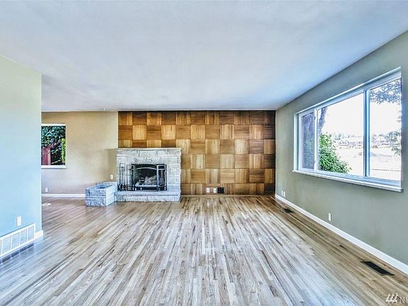 3rd image of 6202 N Park Way